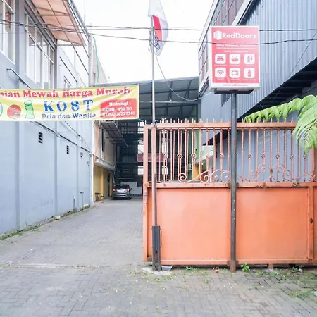 Reddoorz Near Terminal Arjosari 2-3
